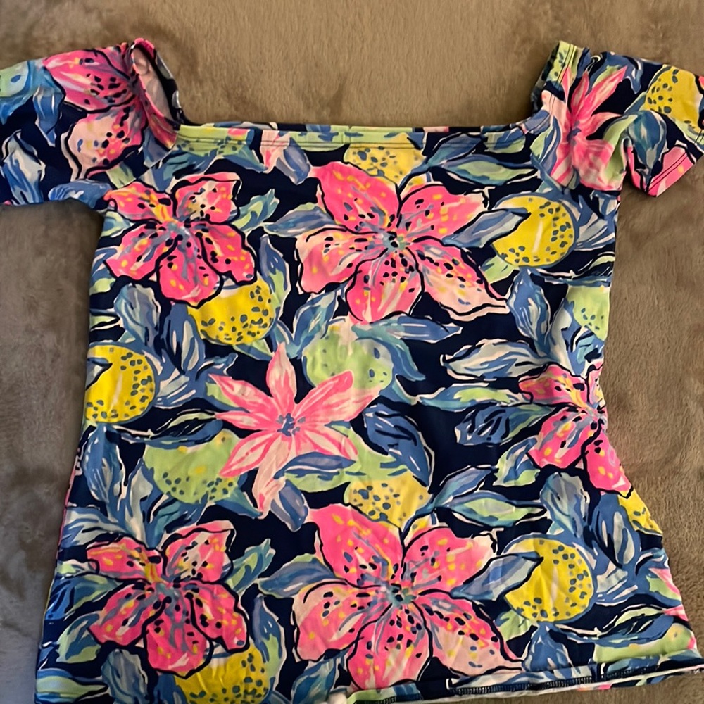 Small Lilly Pulitzer top
